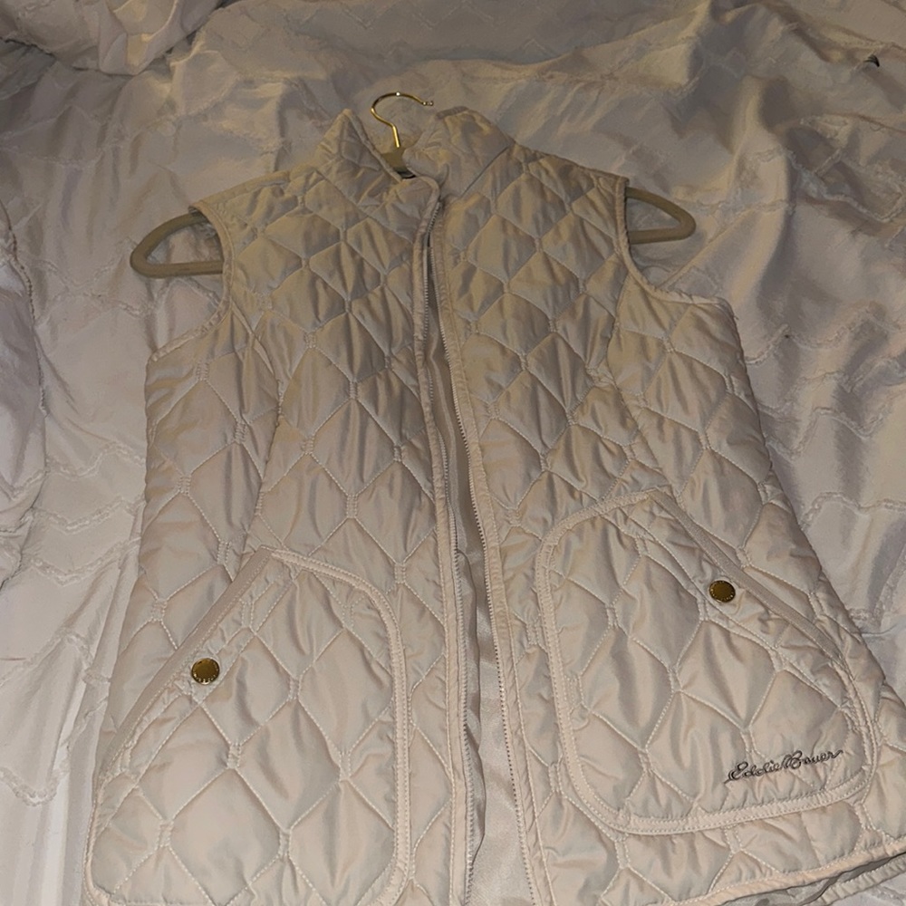 White puffer vest, Eddie Bauer, 100% polyester, lightweight gold buttons